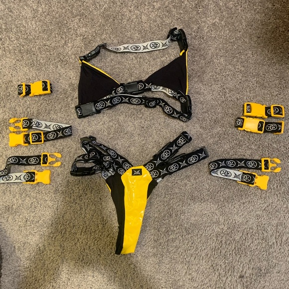 Dissonance Ravewear Set - Picture 2 of 2